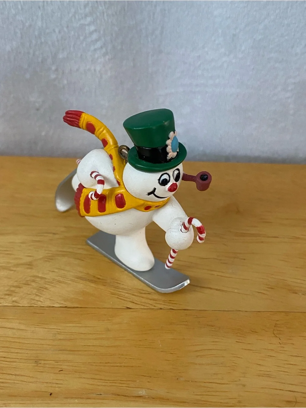 2006 Carlton Cards Heirloom Frosty the Snowman Skiing ornament